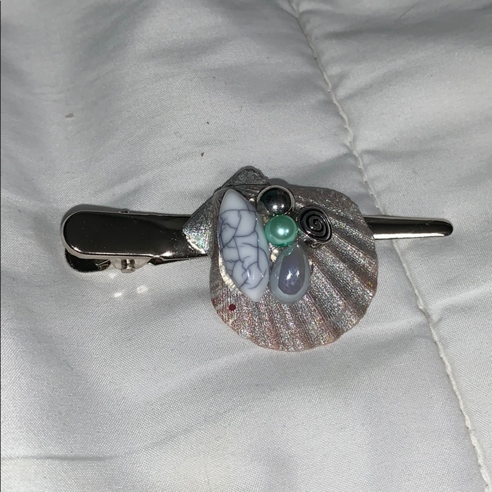 Mermaid style sea shell hair clips